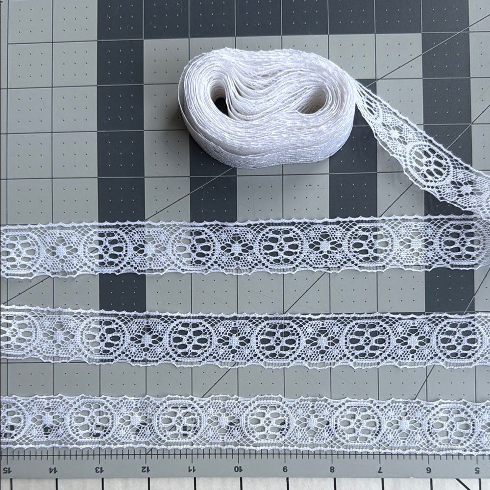 Vintage-Style White Crochet Lace Trim, 6 Yards, 1” Wide, Floral Medallion Patter
